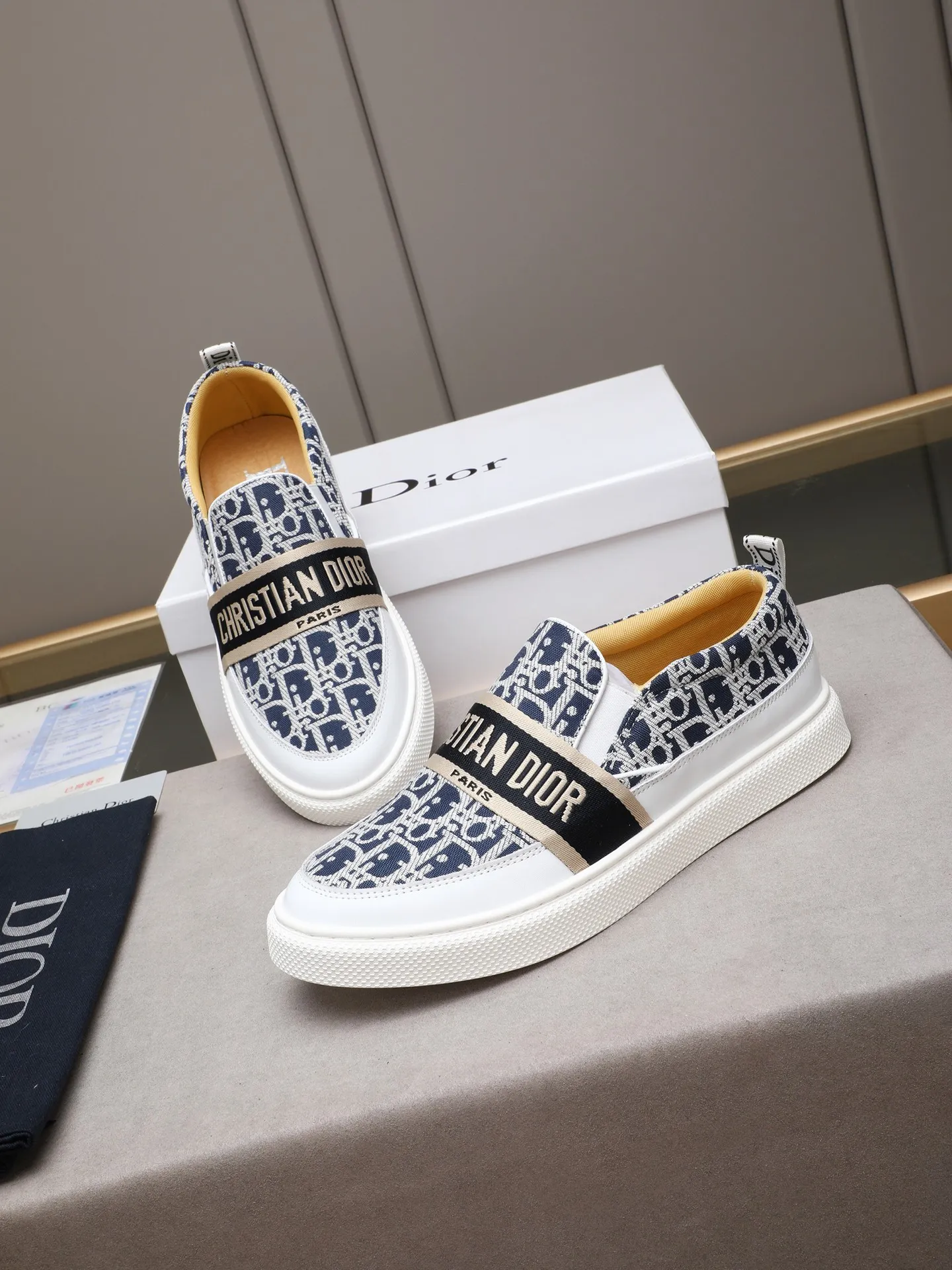 PP400 Dior upper cowhide ➕Dior classic fabric ➕Leather lining original non-slip wear-resistant lightweight soft outsole Style category: men's casual shoes, trendy style, comfortable on the feet Color: actual picture color 38-44 size (45 customized)